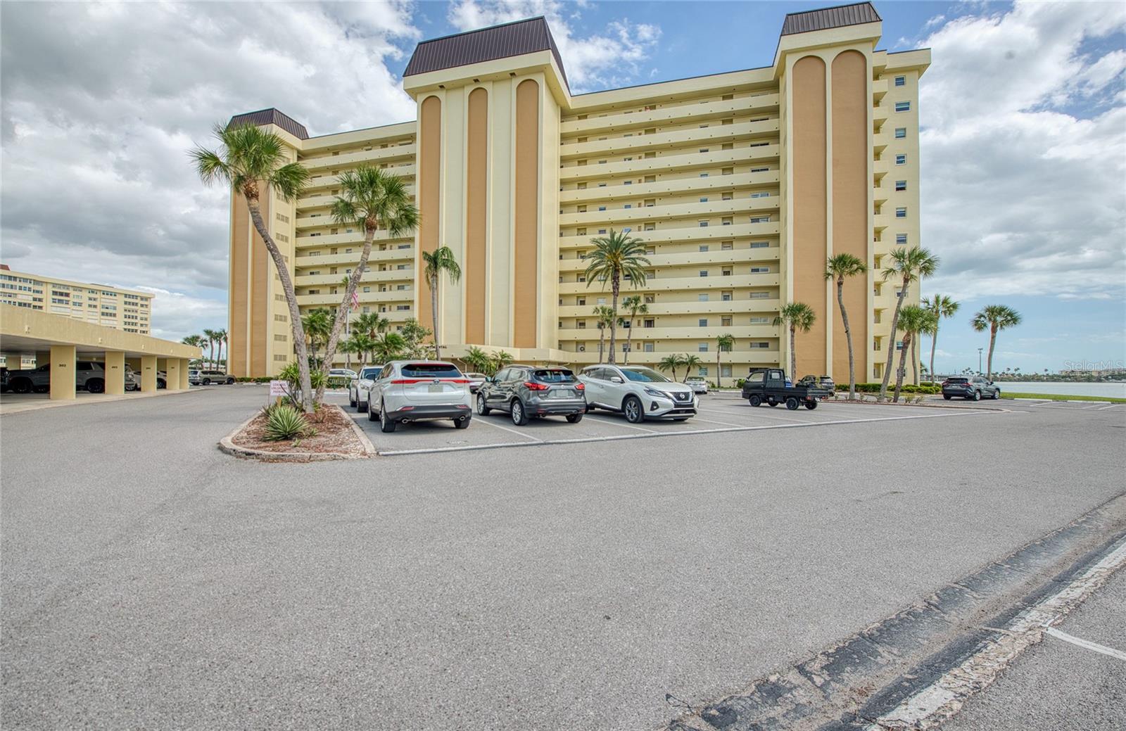 CONTINENTAL TOWERS CONDO - Residential