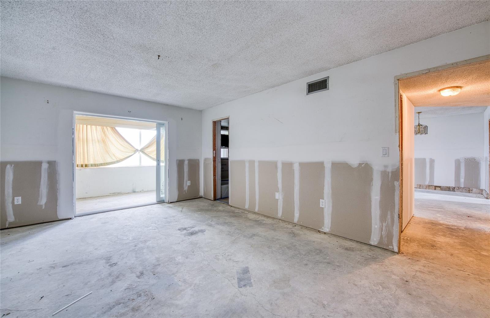 CONTINENTAL TOWERS CONDO - Residential