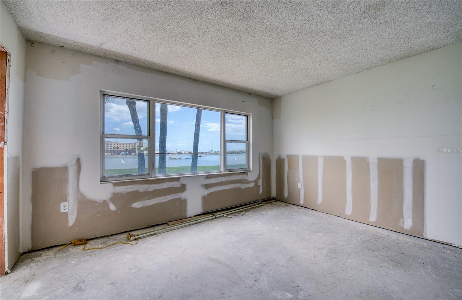 CONTINENTAL TOWERS CONDO - Residential