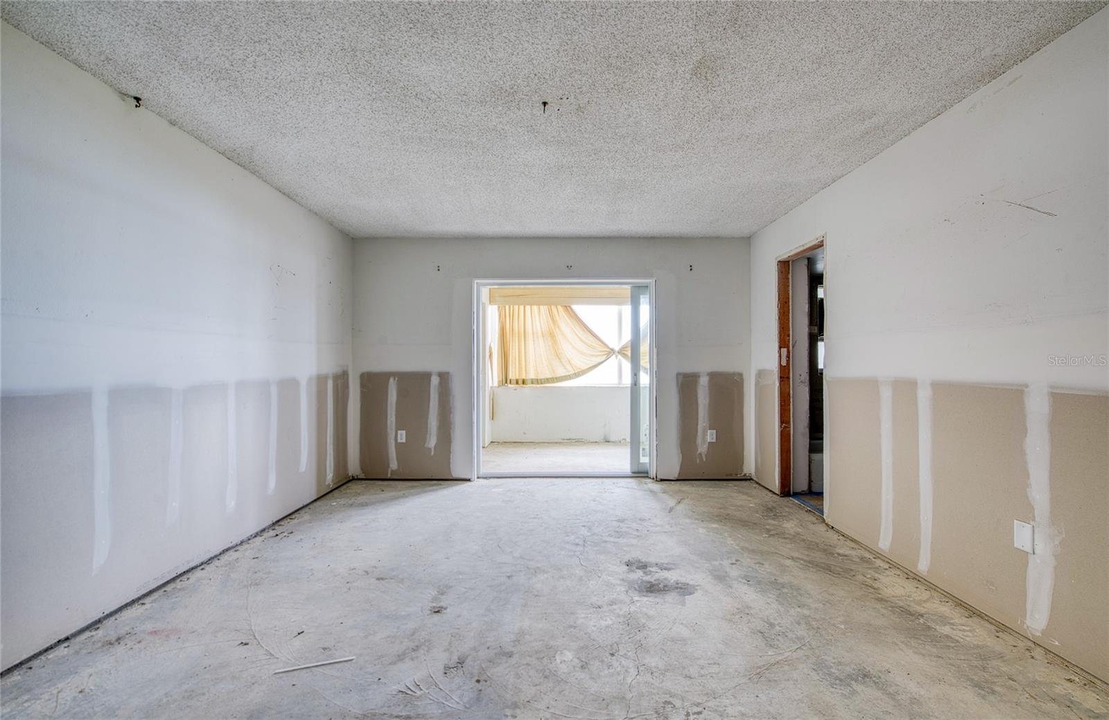 CONTINENTAL TOWERS CONDO - Residential