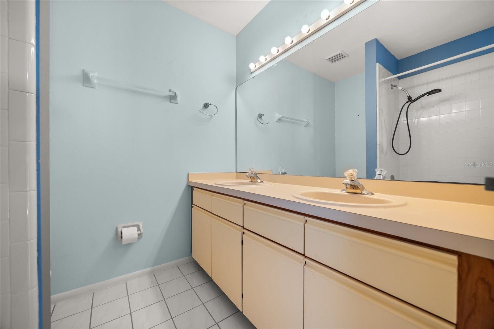 WHISPER LAKES - Residential