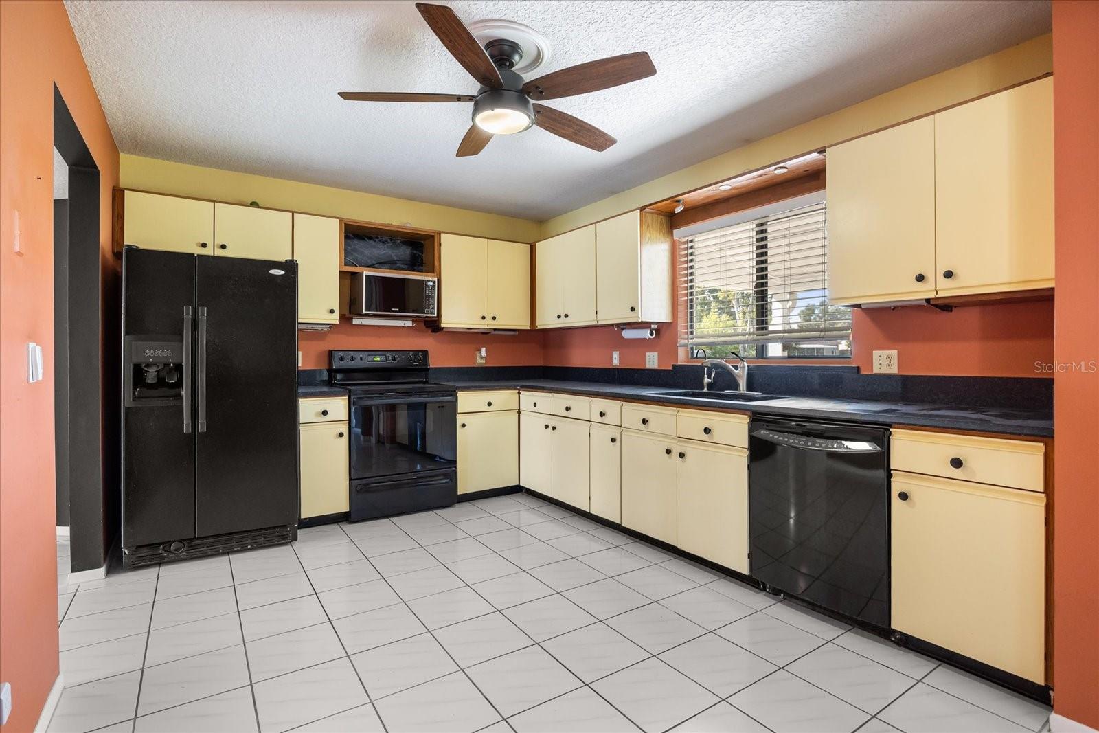 WHISPER LAKES - Residential