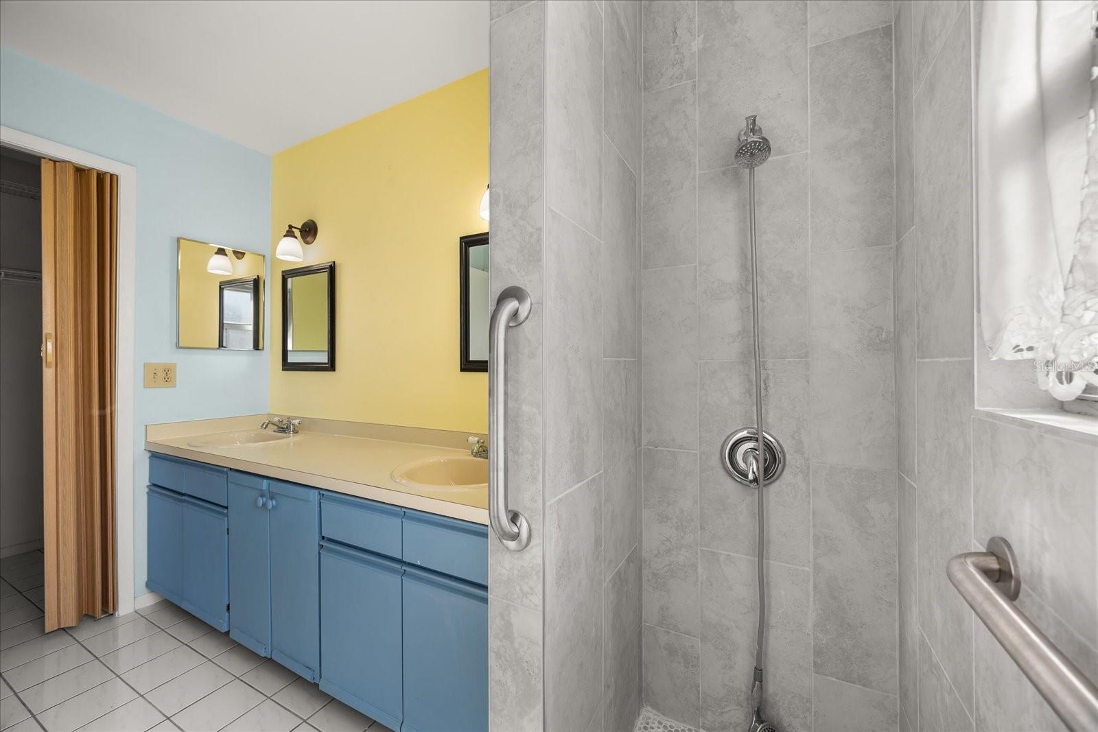 WHISPER LAKES - Residential