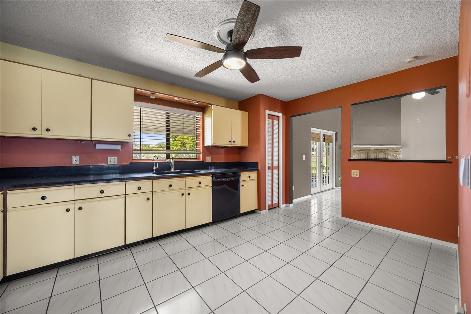 WHISPER LAKES - Residential