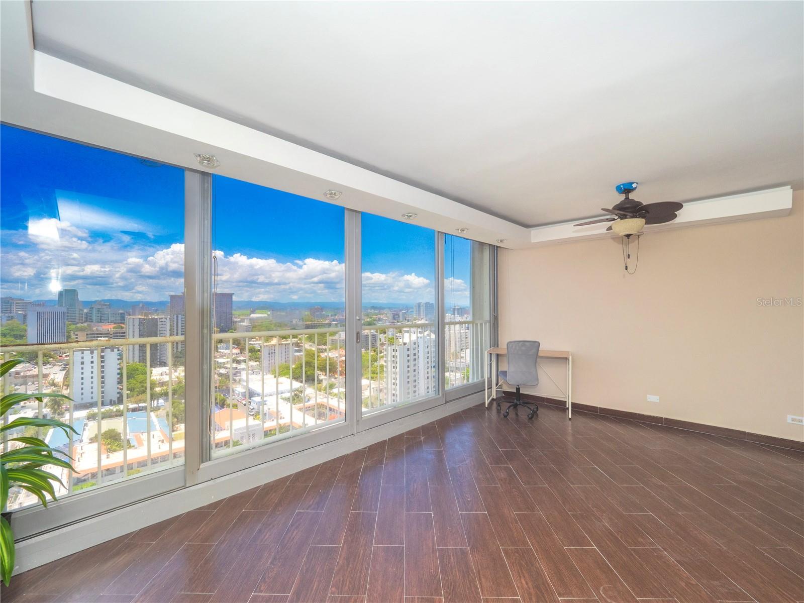 COND TORRE DEL MAR - Residential