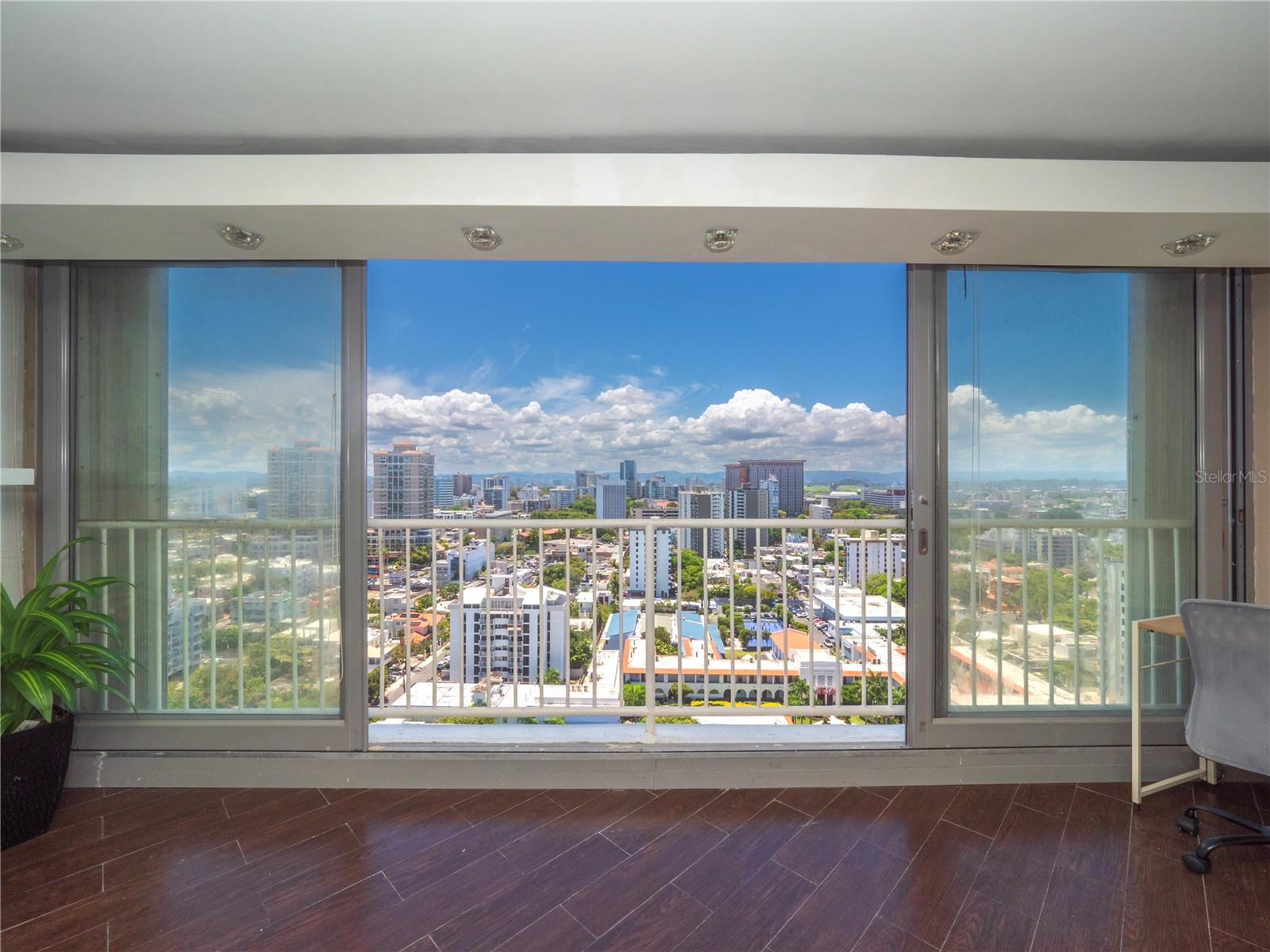 COND TORRE DEL MAR - Residential