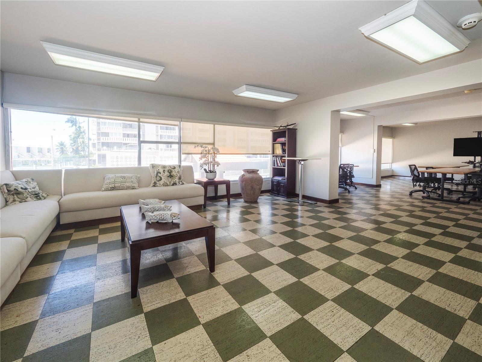 COND TORRE DEL MAR - Residential