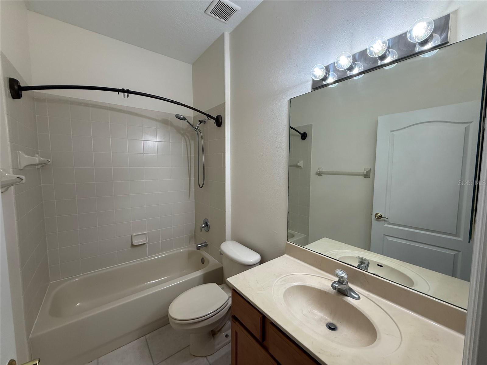 RICHMOND PLACE PH 4 - Residential Lease