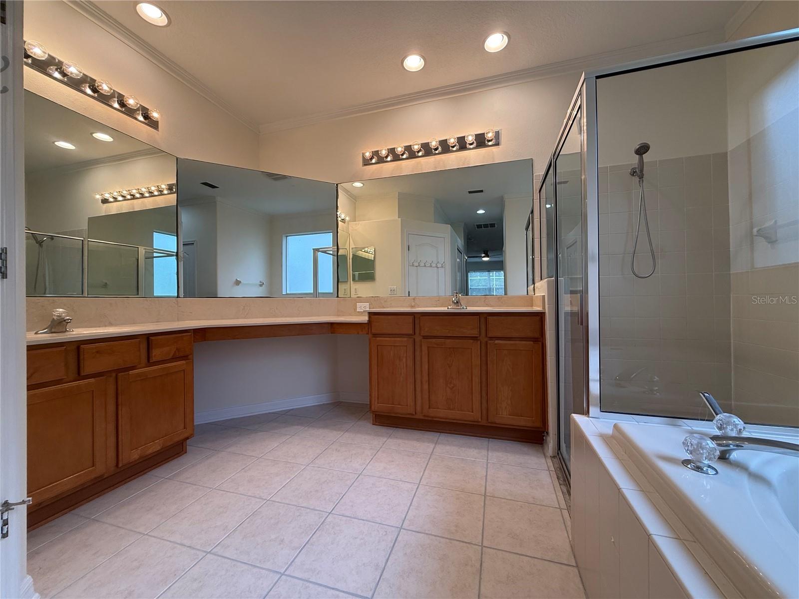 RICHMOND PLACE PH 4 - Residential Lease