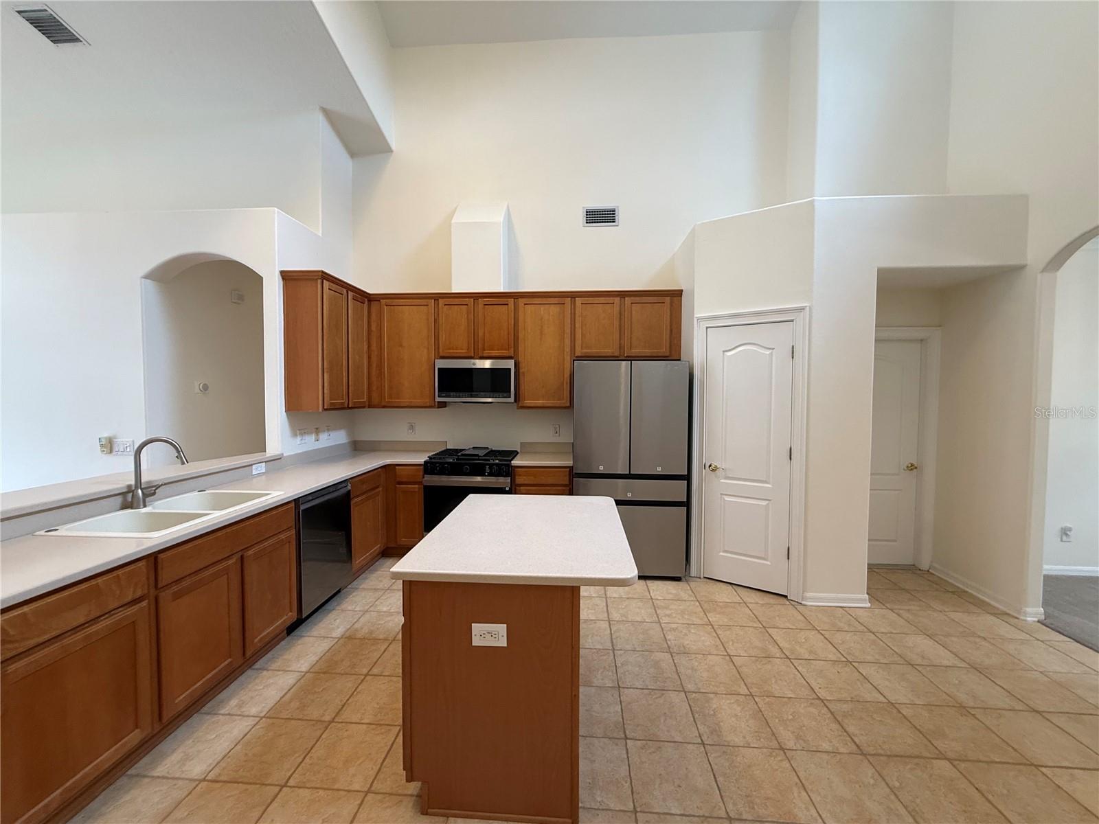 RICHMOND PLACE PH 4 - Residential Lease