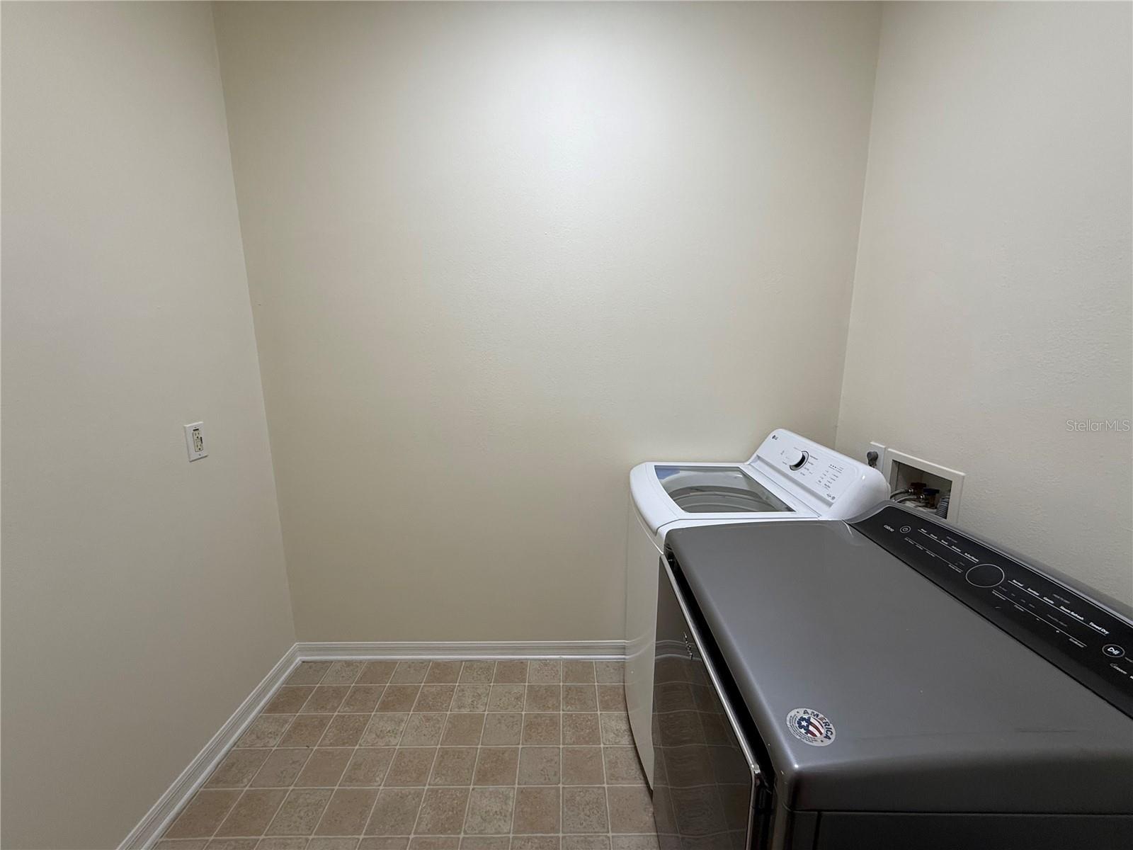 RICHMOND PLACE PH 4 - Residential Lease