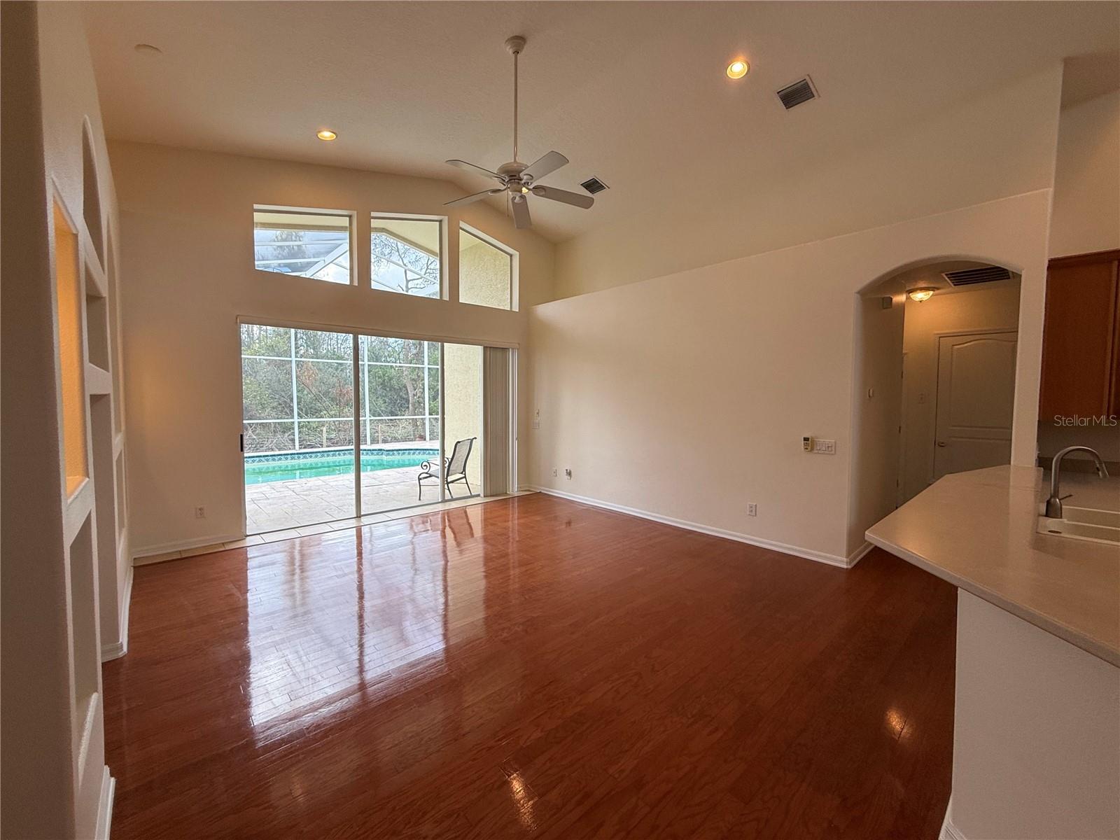 RICHMOND PLACE PH 4 - Residential Lease