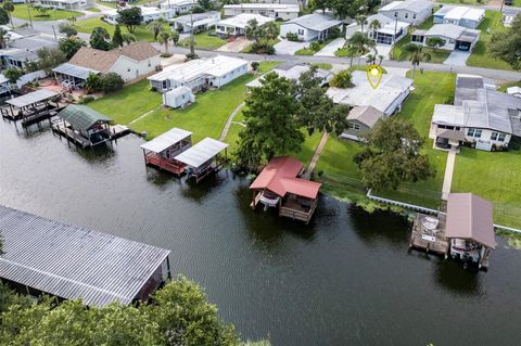 A home in TAVARES