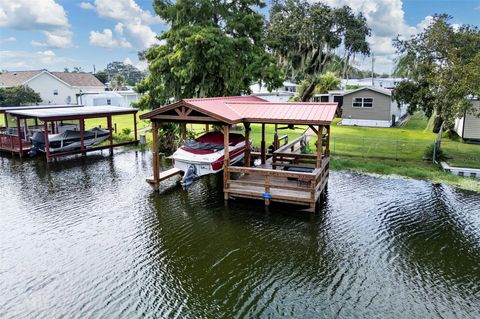 A home in TAVARES