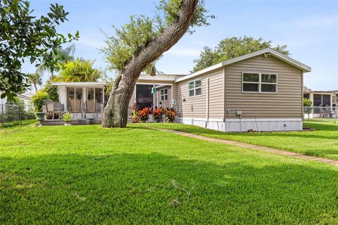 A home in TAVARES