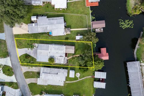 A home in TAVARES