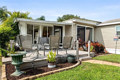 A home in TAVARES