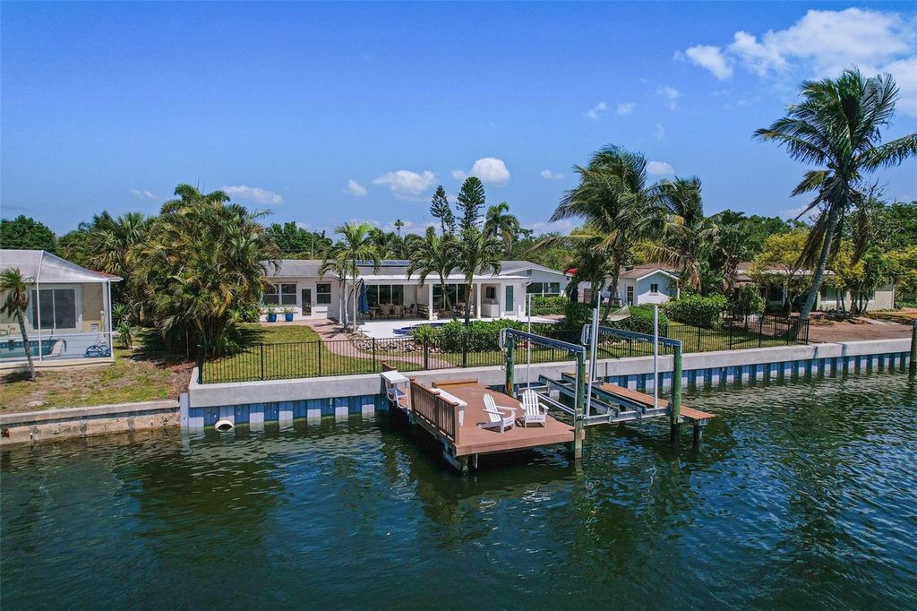 Photo of 1112 38th Avenue NE, St Petersburg, FL 33704 (MLS # TB8471972)