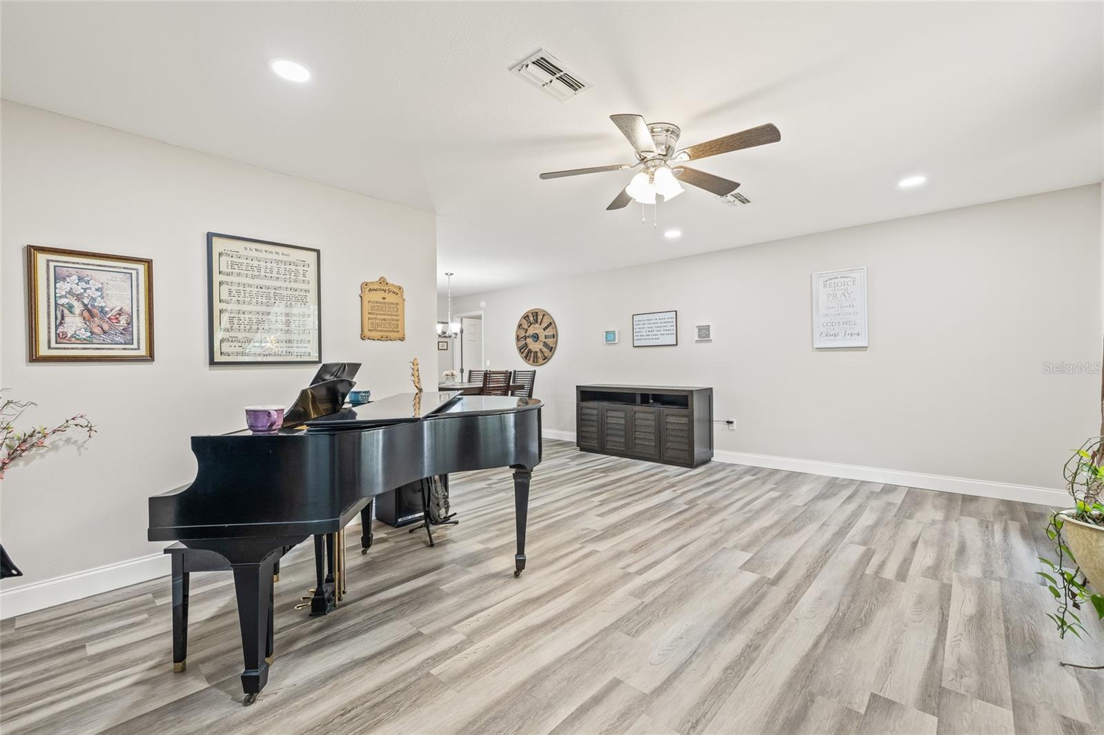 SPRING HILL - Residential