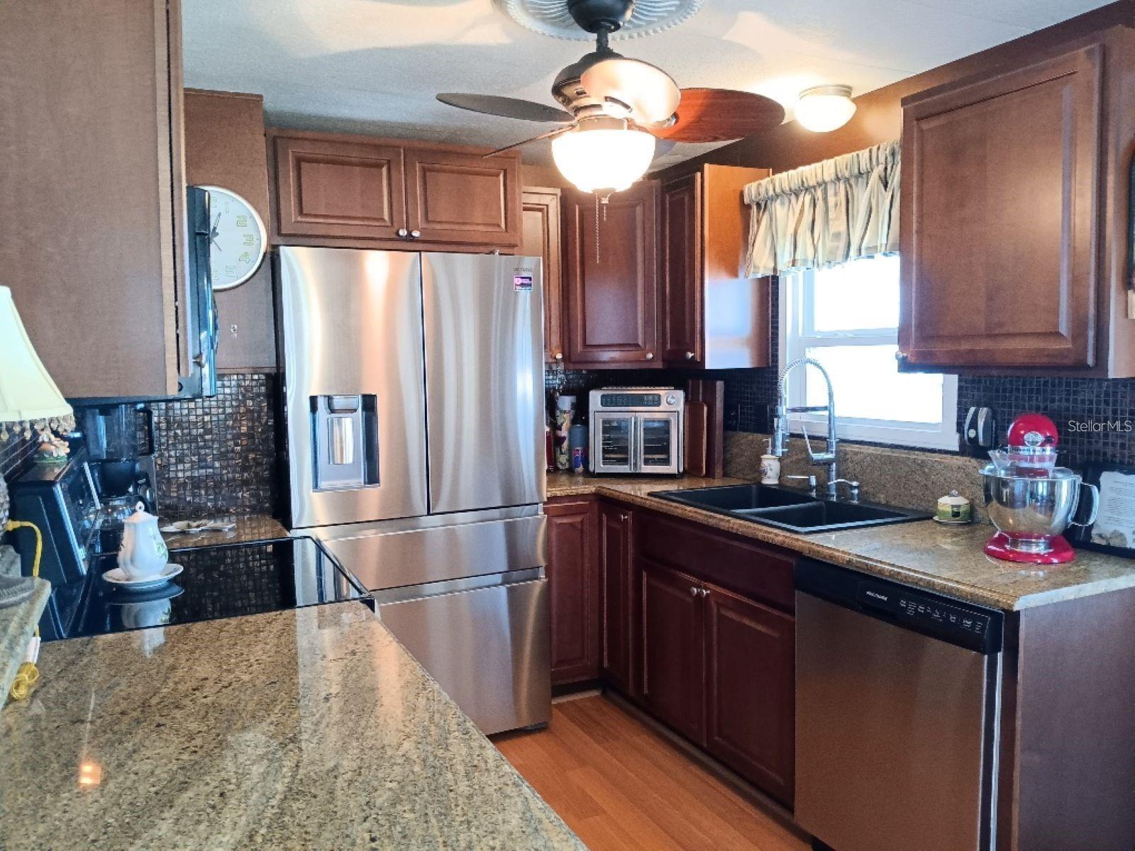 COUNTRY CLUB ESTATES - Residential