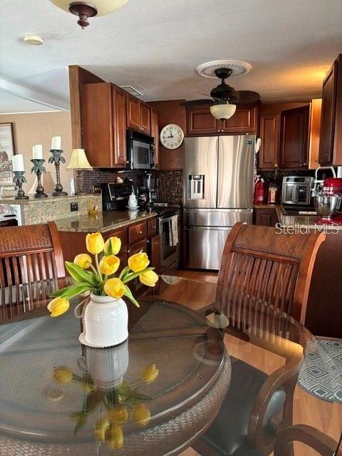 COUNTRY CLUB ESTATES - Residential