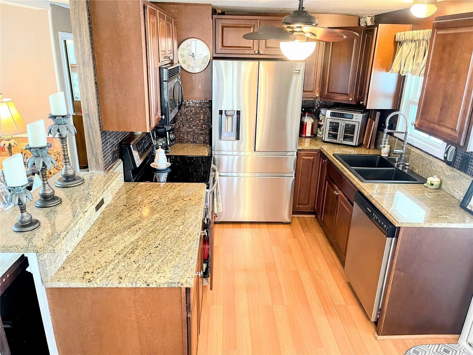 COUNTRY CLUB ESTATES - Residential