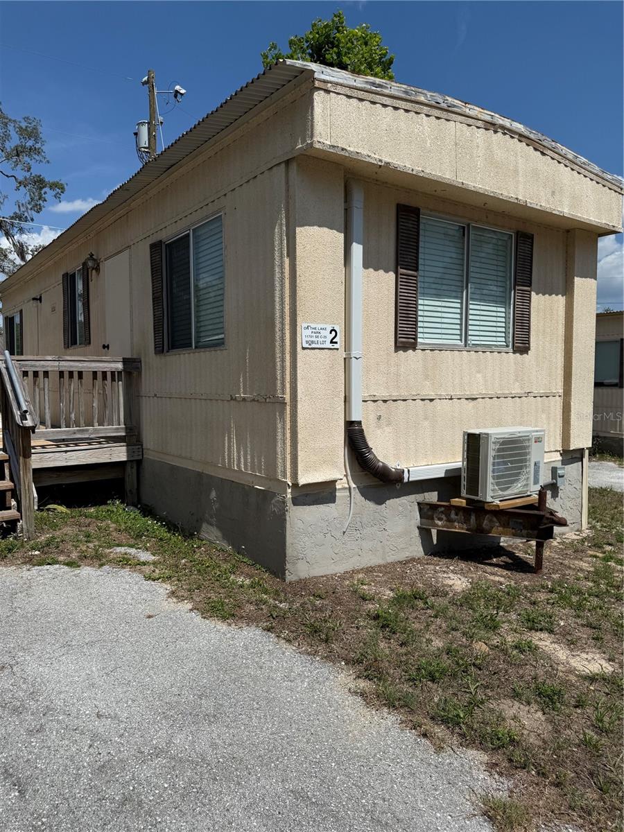 1 bed room 1 bath in Ocklawaha - Move in ready! This unit is close to Bowers Lake and Lake Weir! All applicants subject to a $60 application fee for the first adult and $40 for every additional adult living in the home due for background/credit check.