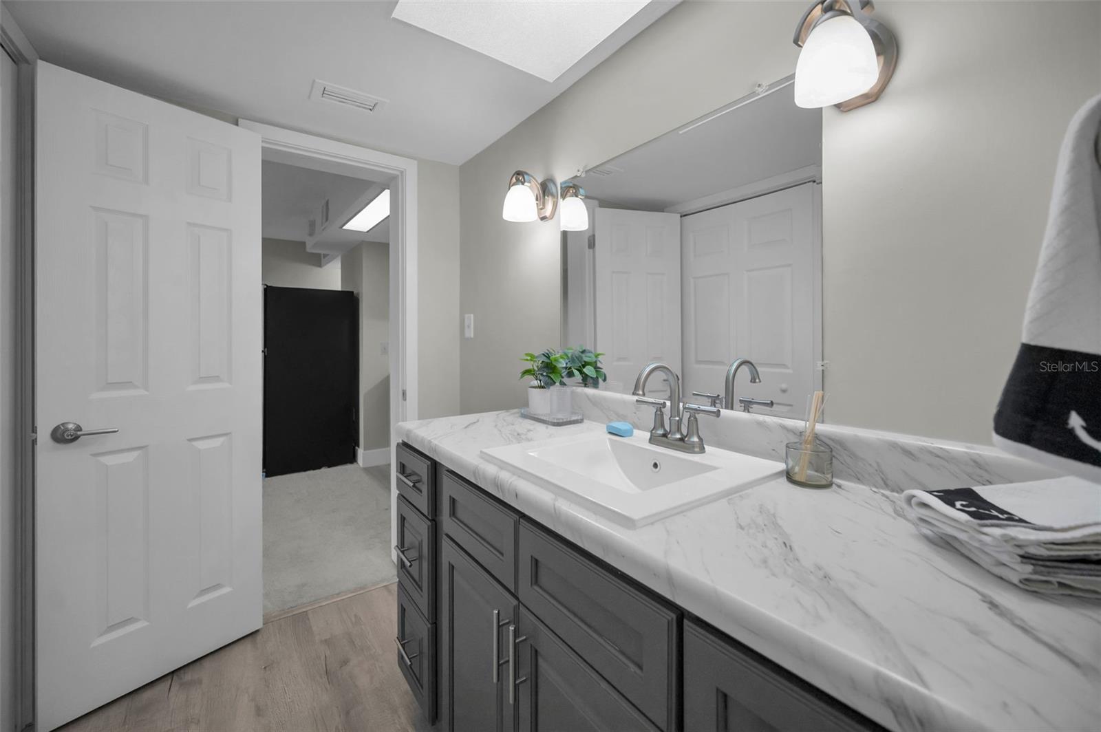 EDGEWATER ARMS 2ND CONDO - Residential