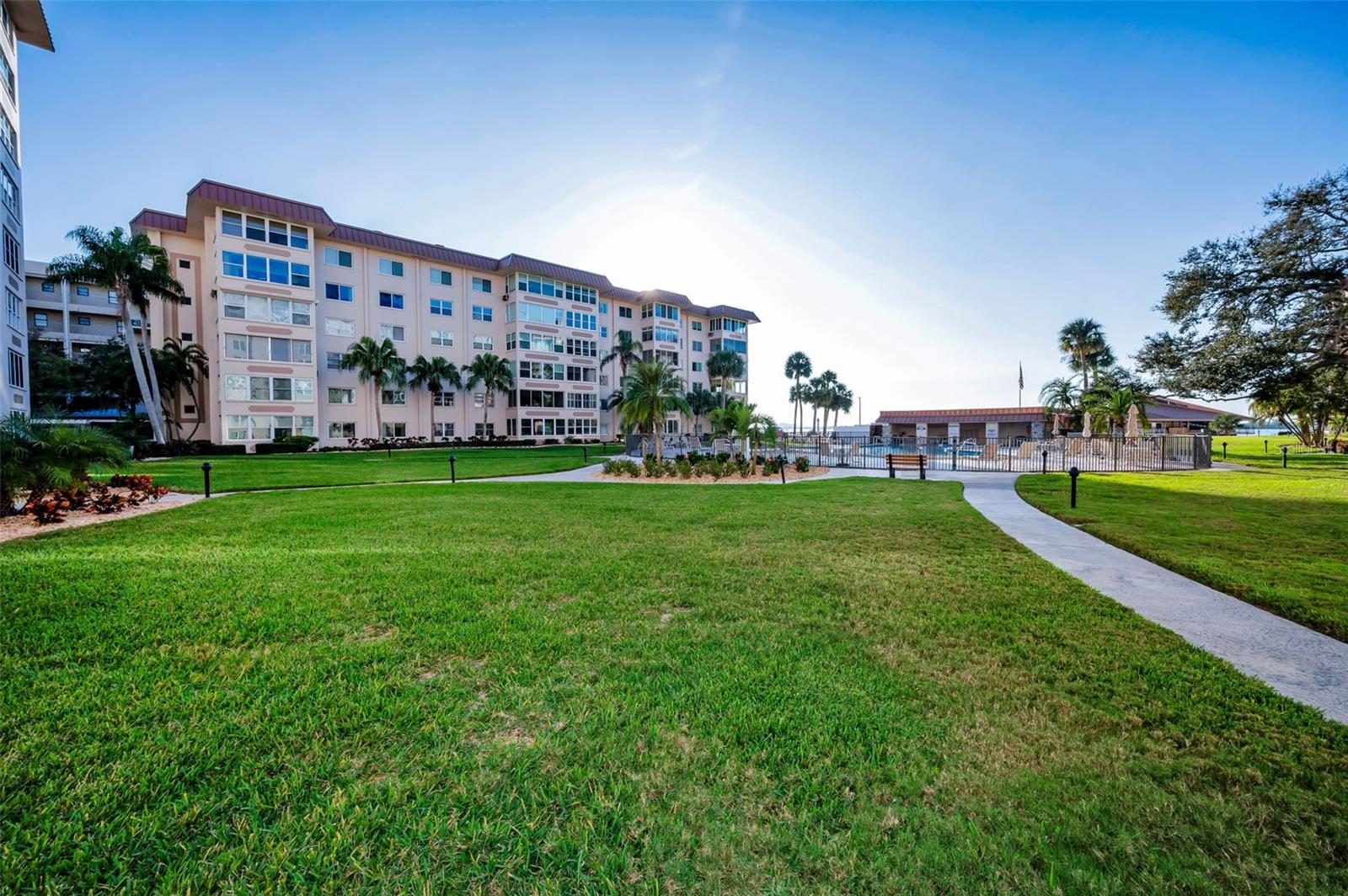 EDGEWATER ARMS 2ND CONDO - Residential