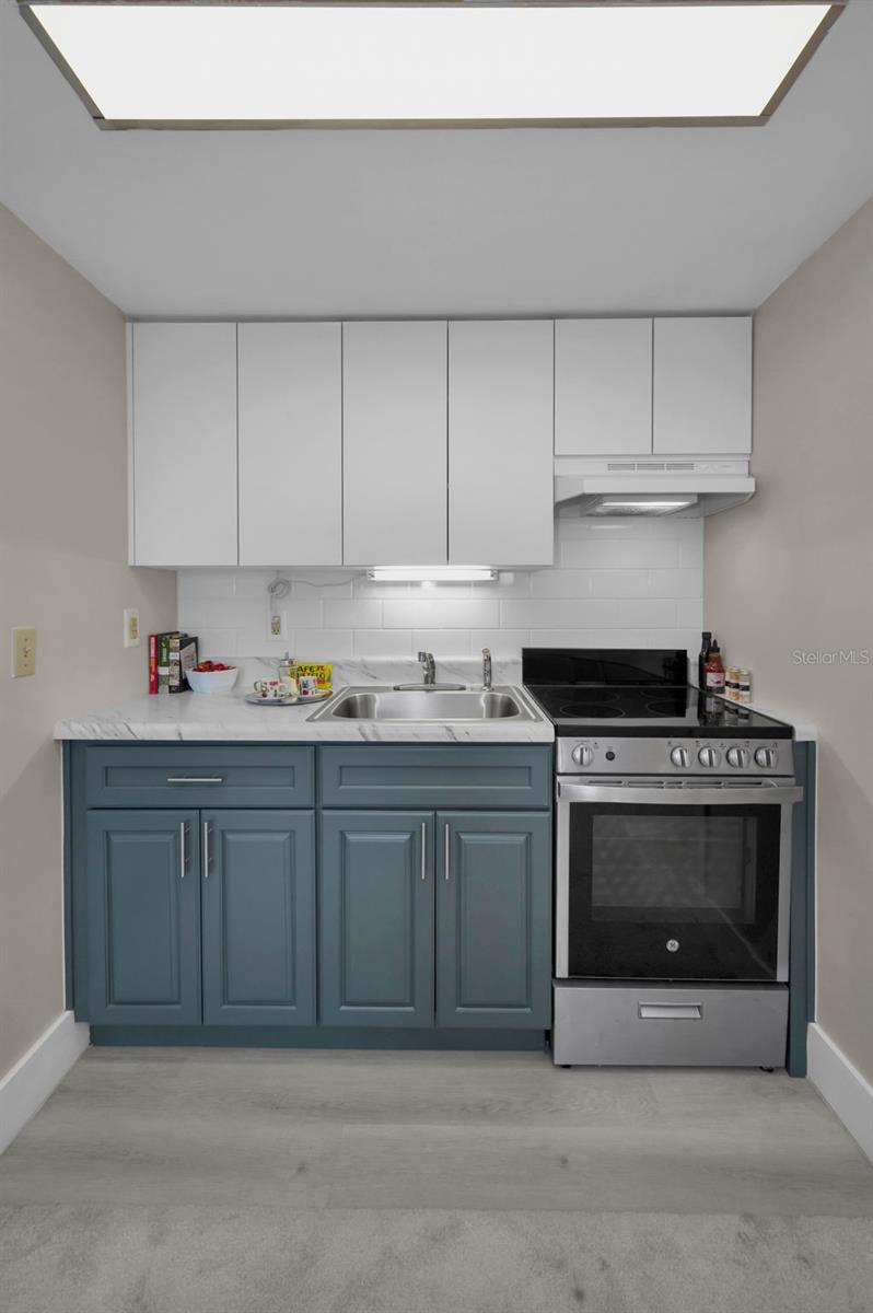 EDGEWATER ARMS 2ND CONDO - Residential