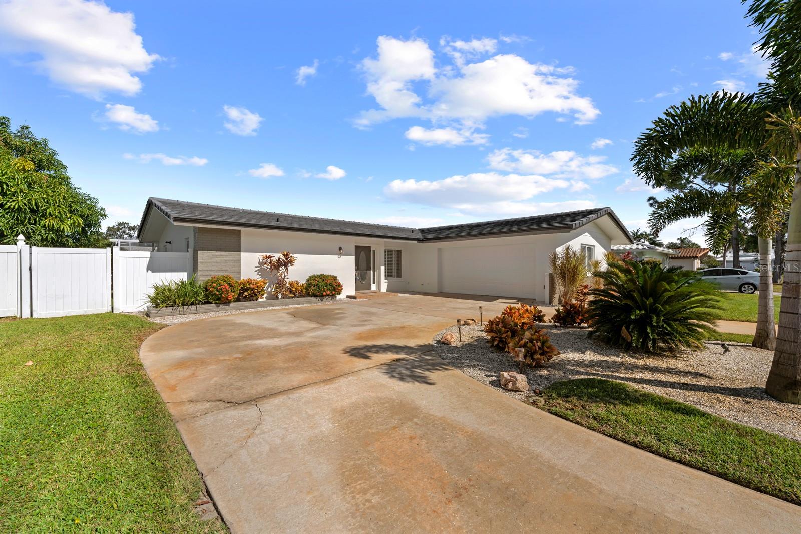 HILLCREST MANOR 1ST ADD - Residential