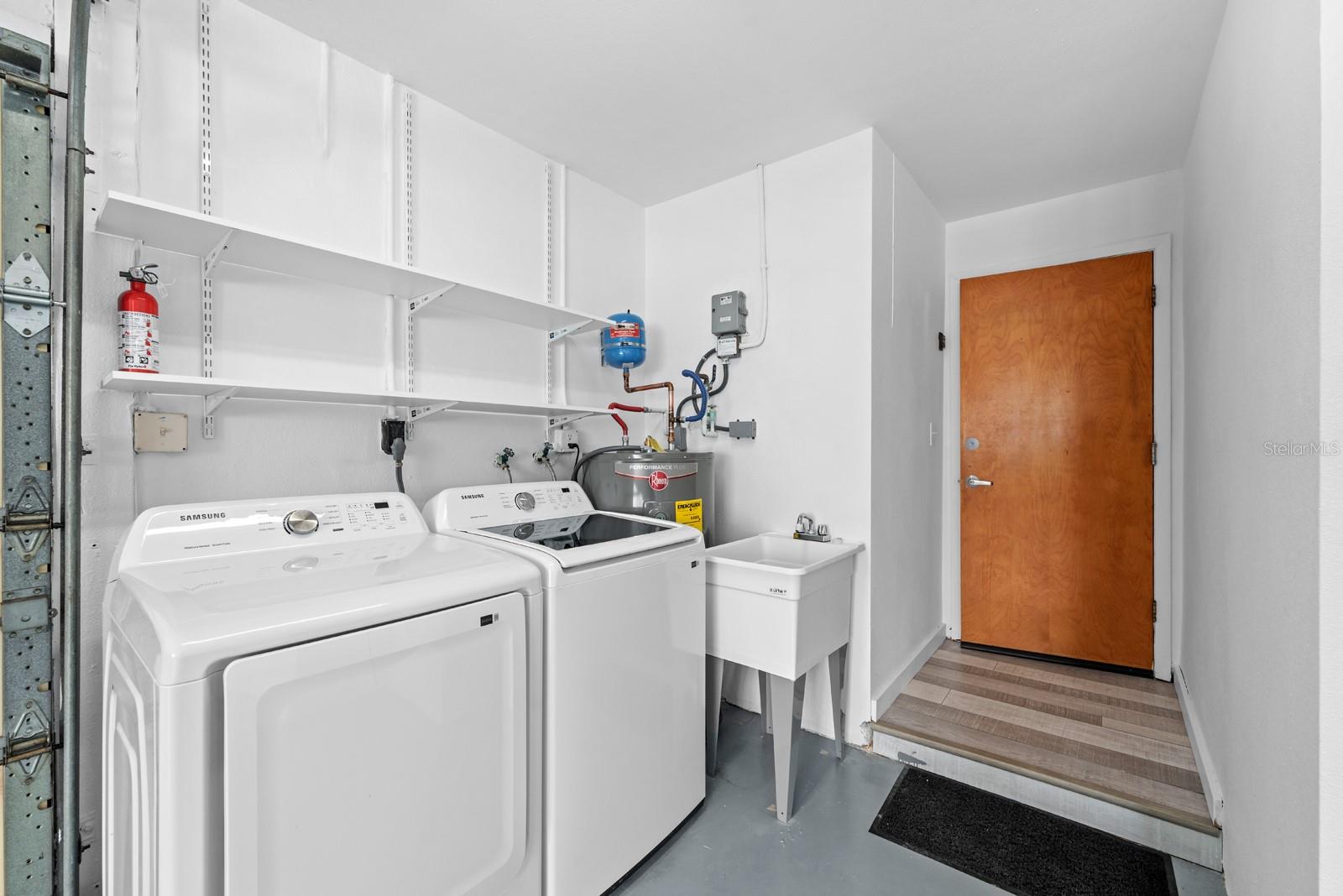 HILLCREST MANOR 1ST ADD - Residential