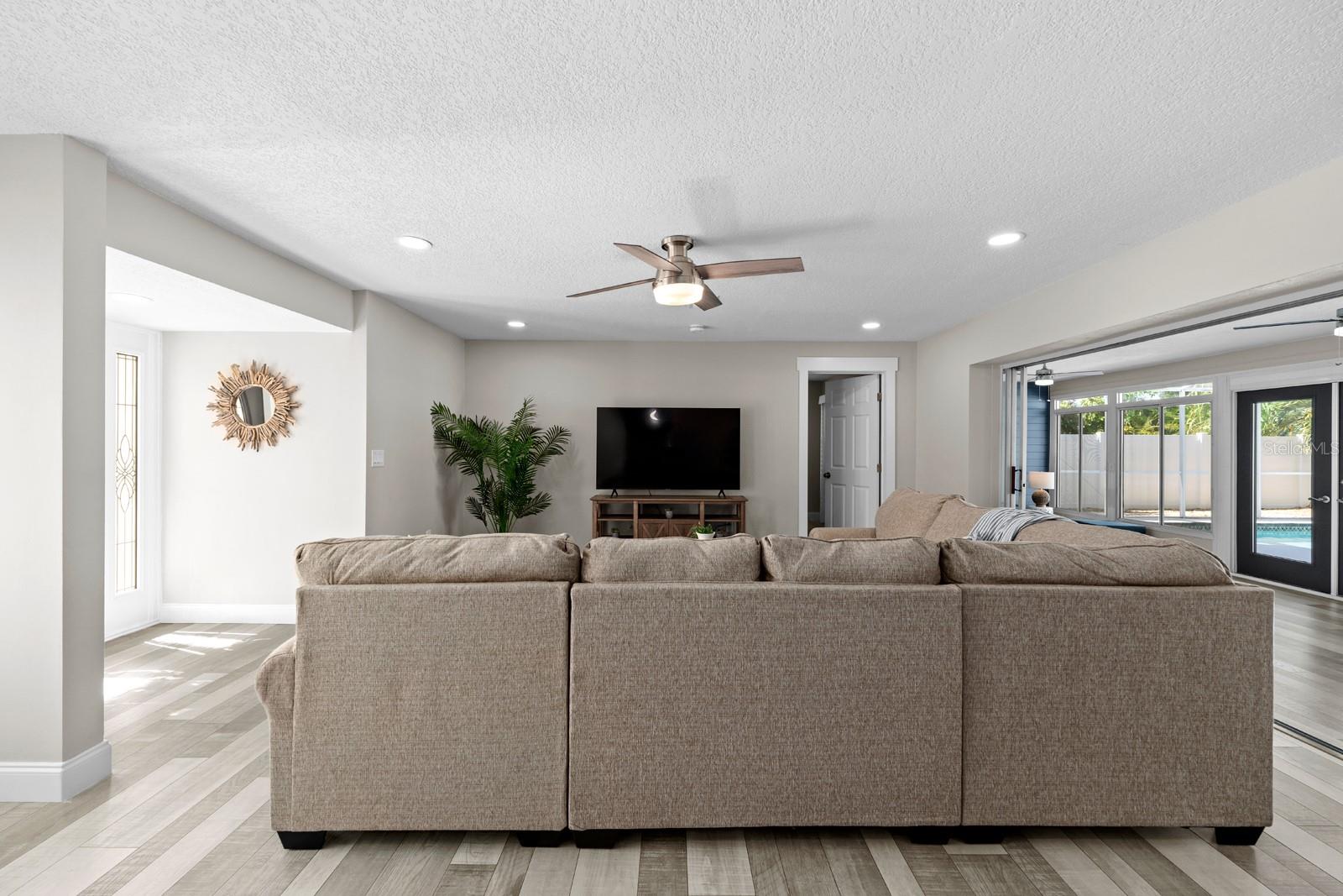 HILLCREST MANOR 1ST ADD - Residential