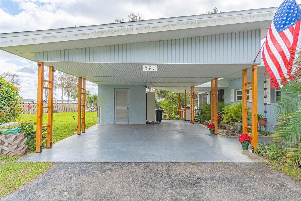 Photo of 897 Cr 454, Lake Panasoffkee, FL 33538 (MLS # G5106163)