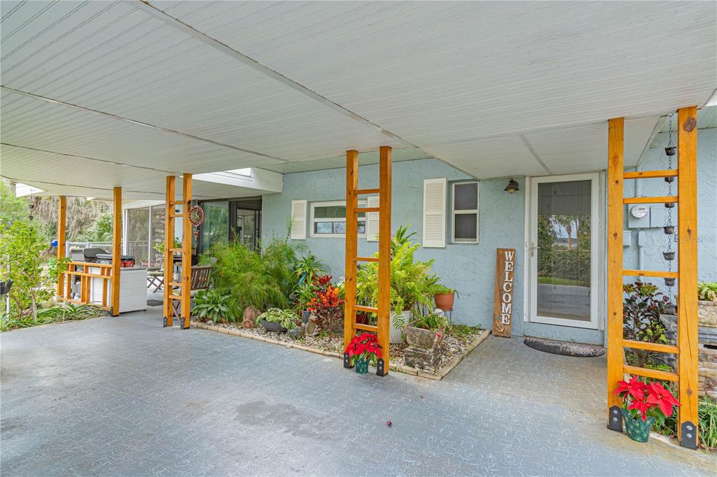 Photo of 897 Cr 454, Lake Panasoffkee, FL 33538 (MLS # G5106163)