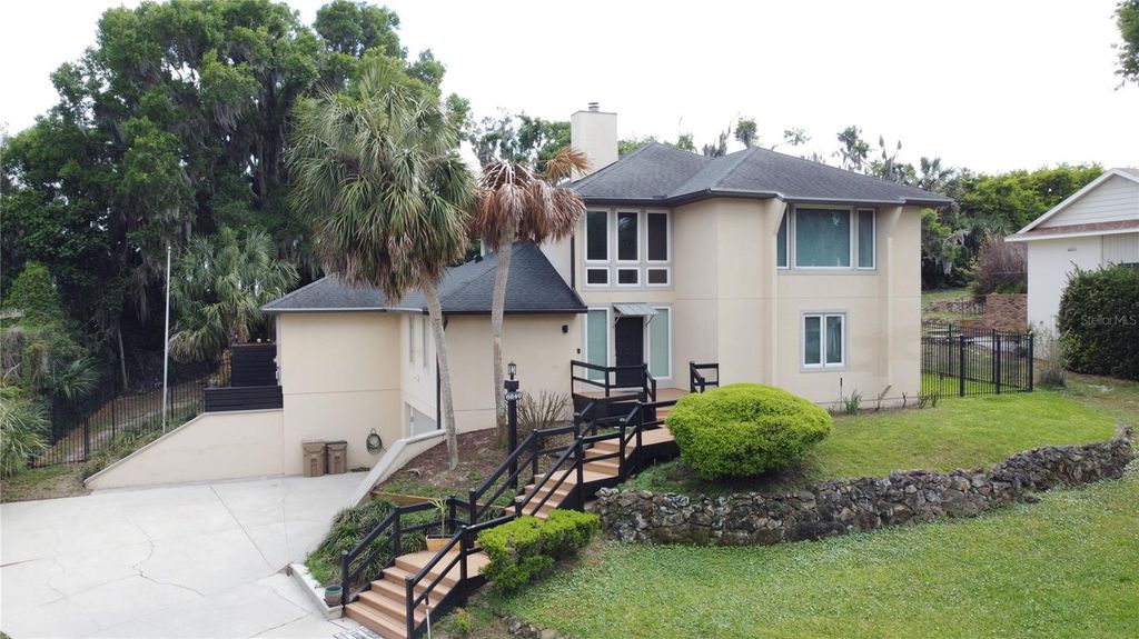 Photo of 6846 Lake View Drive, Yalaha, FL 34797 (MLS # S5147490)