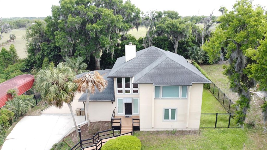 Photo of 6846 Lake View Drive, Yalaha, FL 34797 (MLS # S5147490)