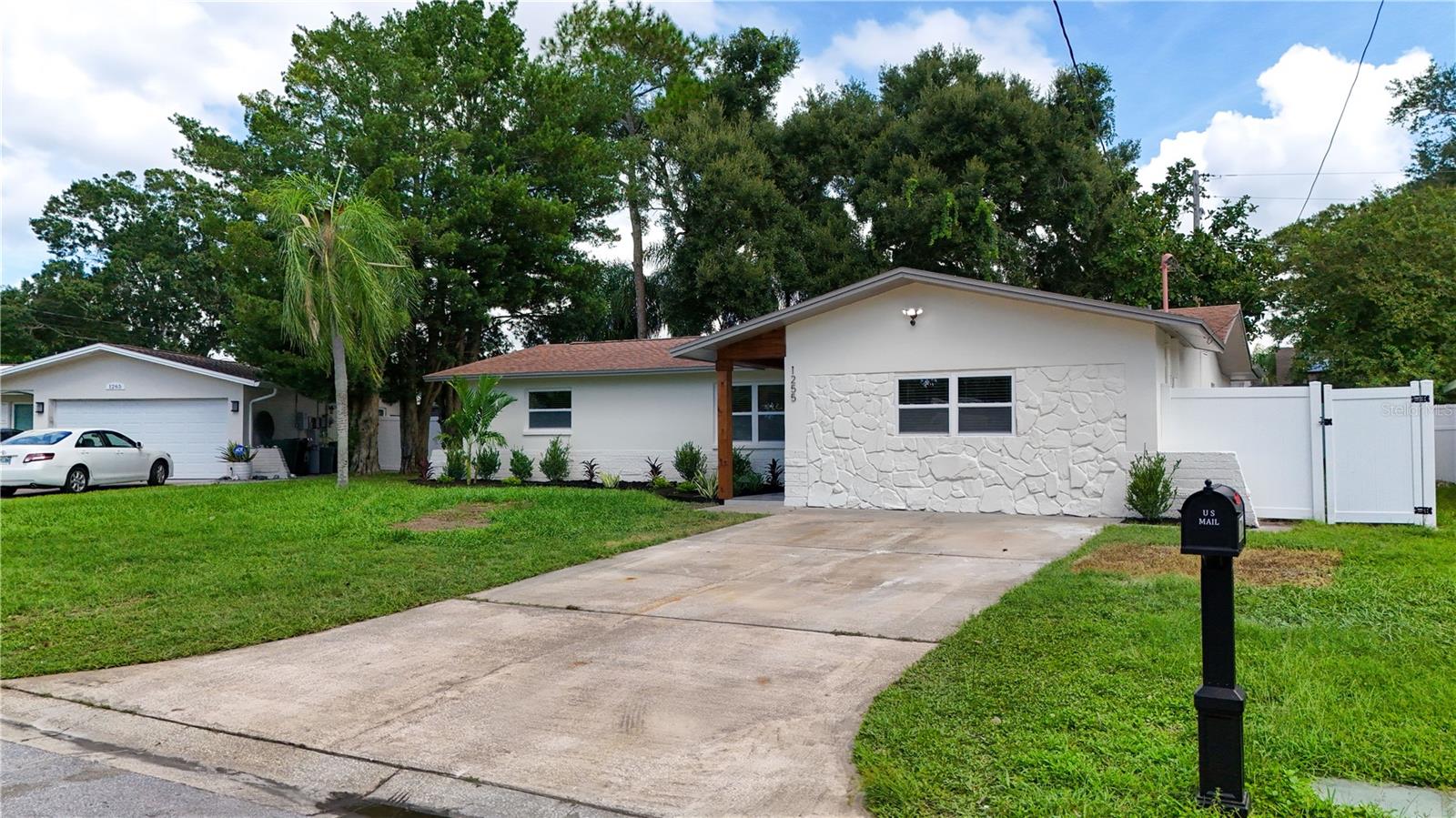 1255 E LAZY LAKE ROAD