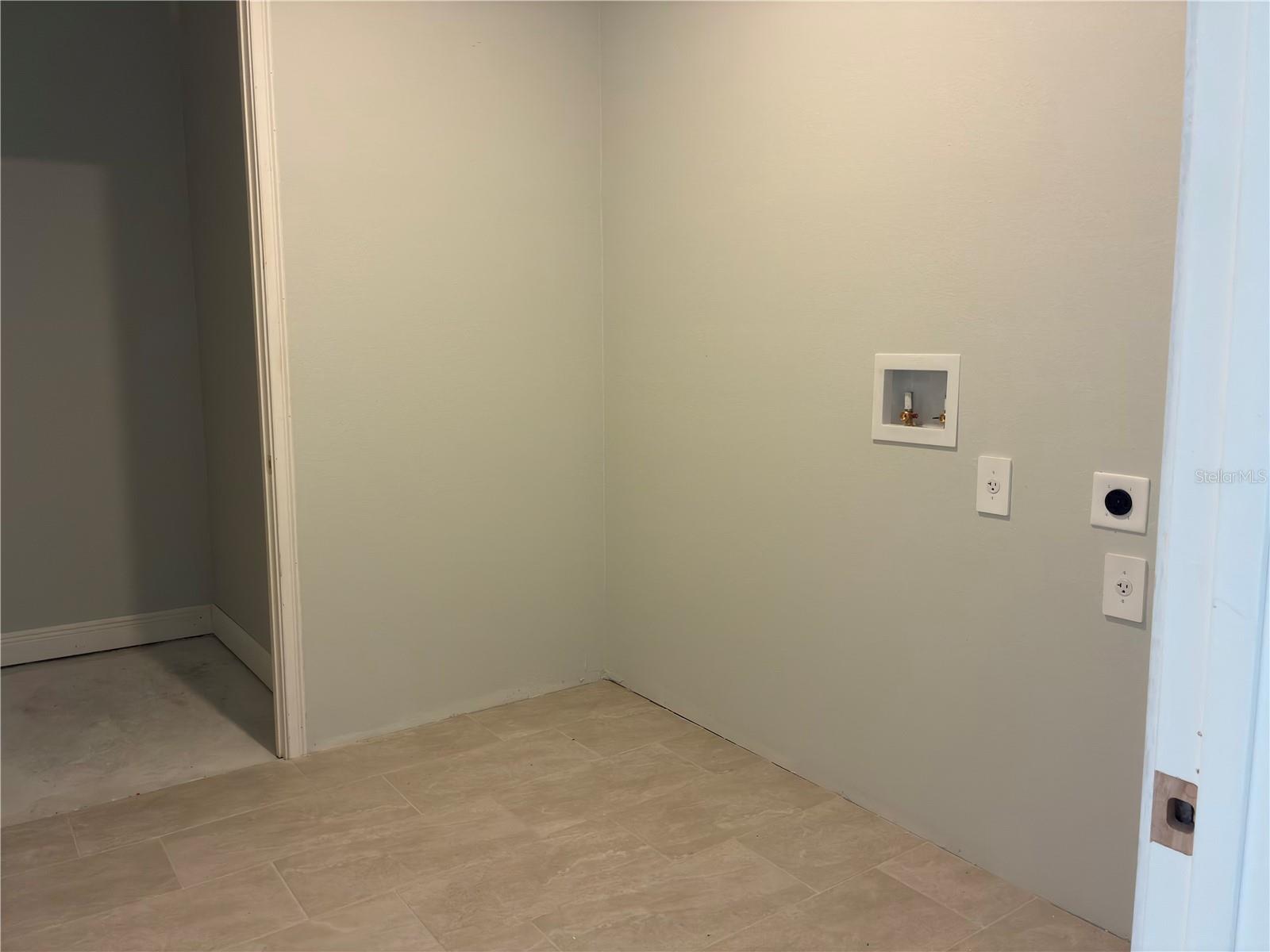 OAKFIELD TRAILS WEST - Residential