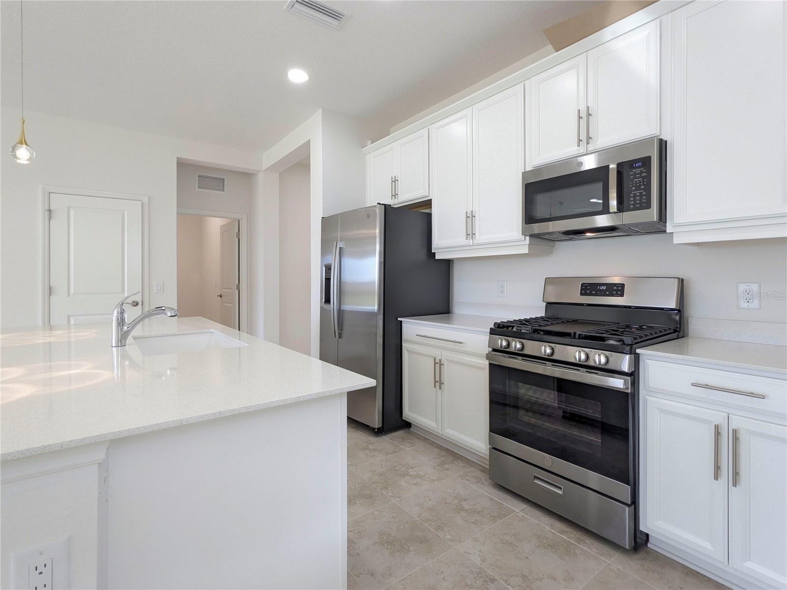 LAKEHOUSE COVE AT WATERSIDE - Residential Lease