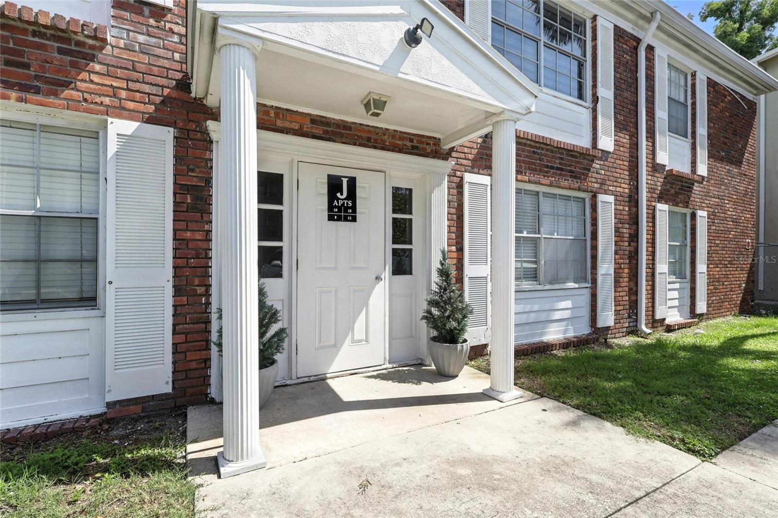 4507 9TH STREET W J11