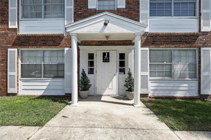 ***NEW REDUCED PRICE TO SELL!!!*** Great location for this updated ground level unit, great for a starting family or an investor. 2/2 + an office or possible 3rd bedroom. New A/C unit as of Sept '25, newly installed tankless Water Heater, New and fresh paint, like new Stainless Steel Refrigerator, newer Washer & Dryer, lamps, updated bathrooms, great light fixtures and lamps, new back lanai door. The building is got a brand New Roof as of Dec of 2024. Closed to shopping, local colleges and beaches. Schedule your showing today!