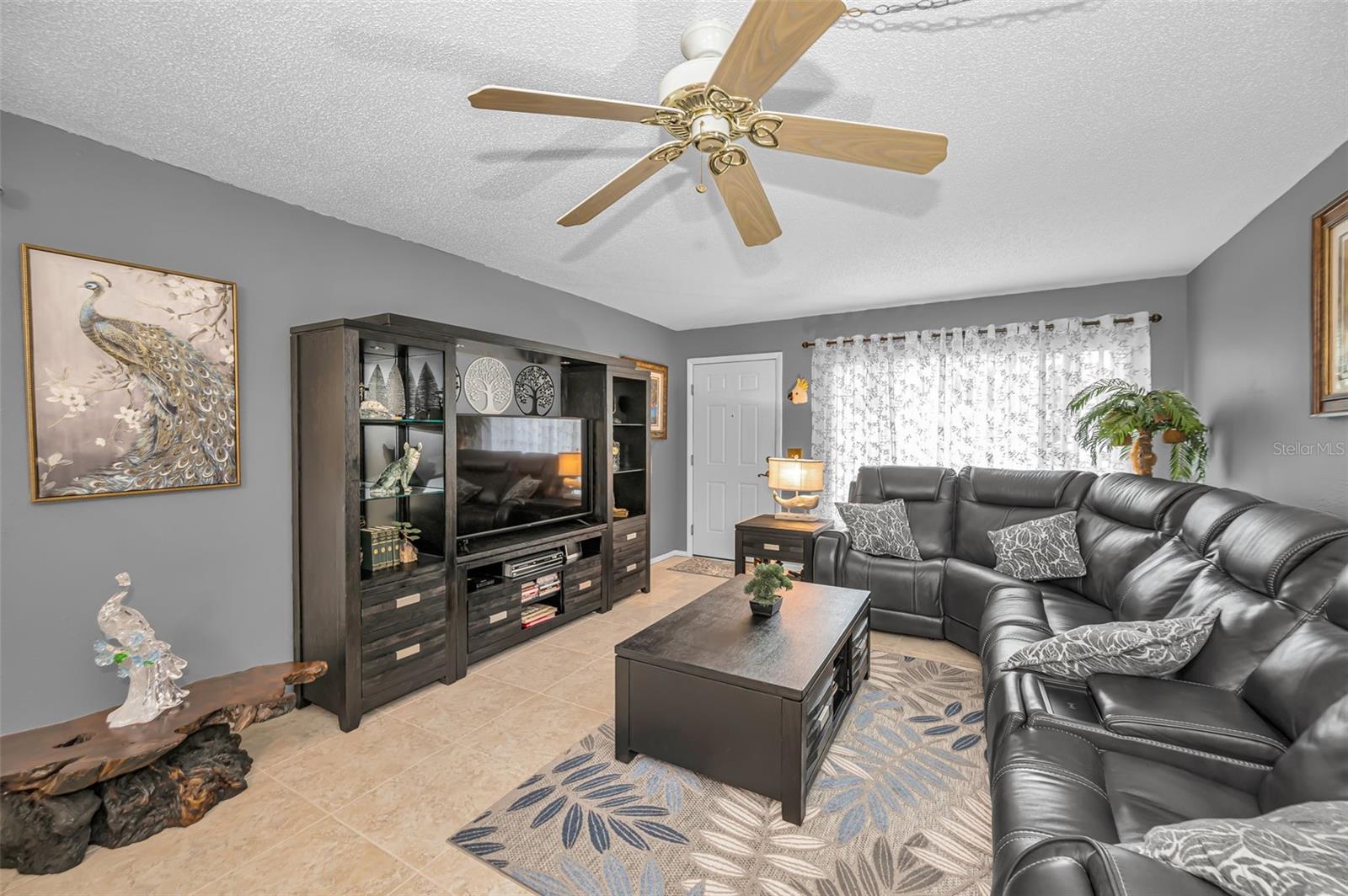 ON TOP OF THE WORLD - Residential