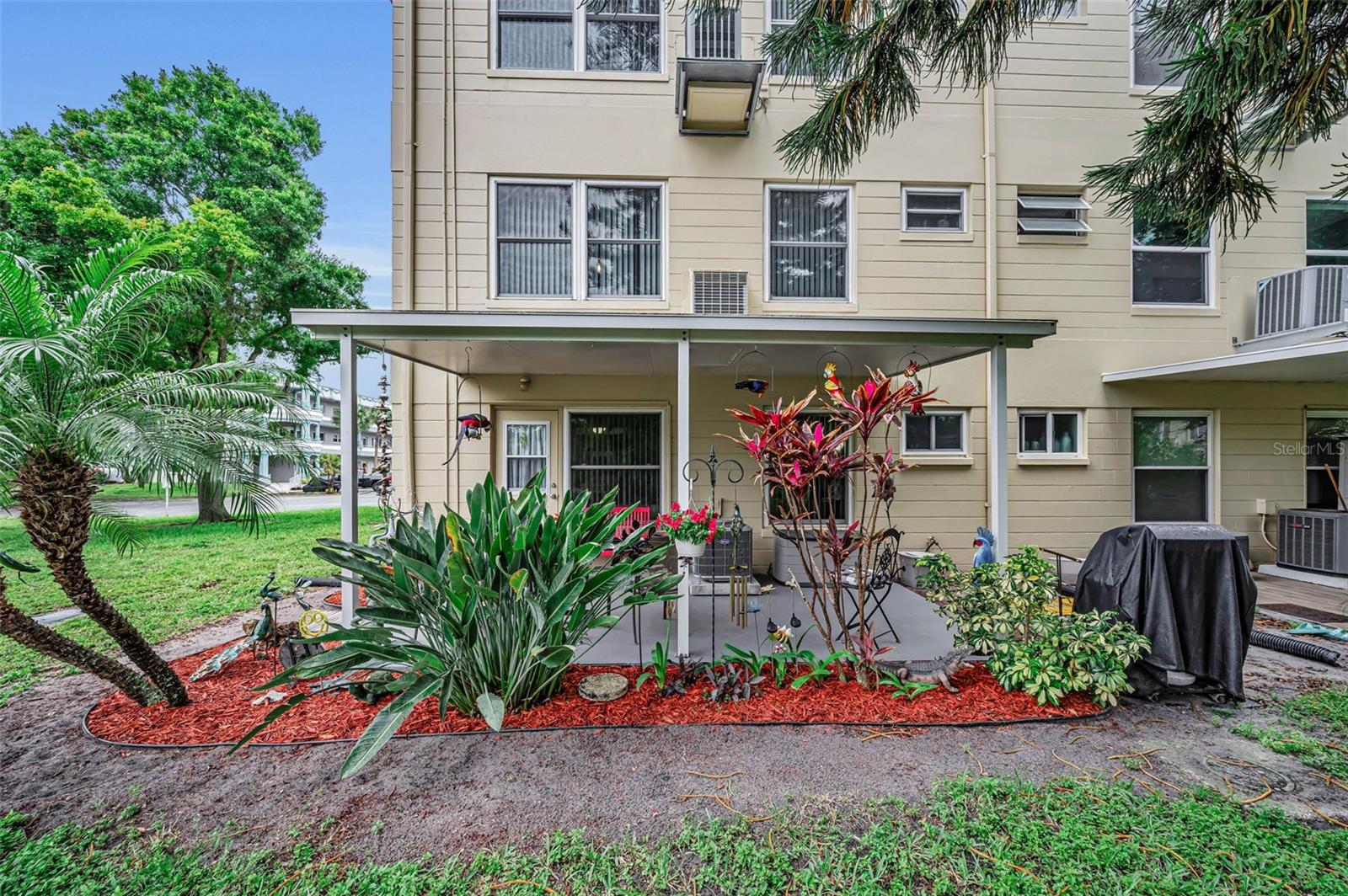 ON TOP OF THE WORLD - Residential