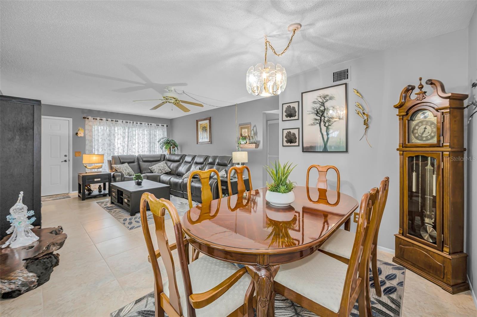 ON TOP OF THE WORLD - Residential