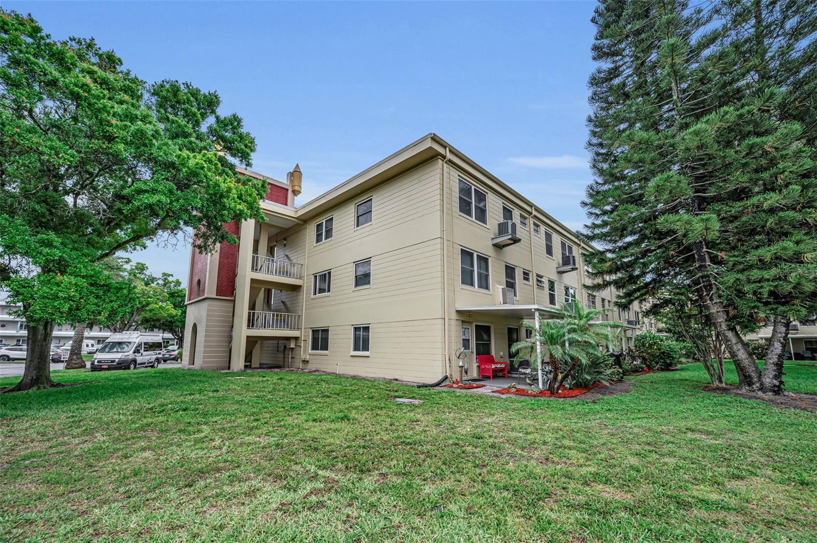 ON TOP OF THE WORLD - Residential