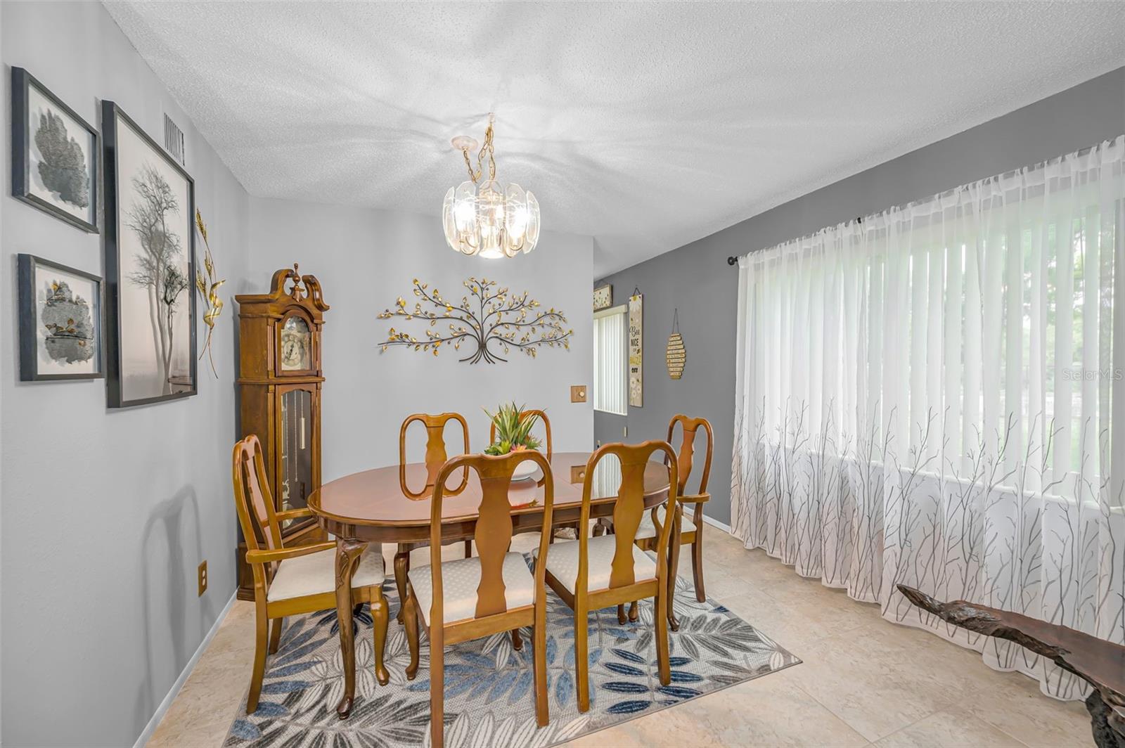 ON TOP OF THE WORLD - Residential