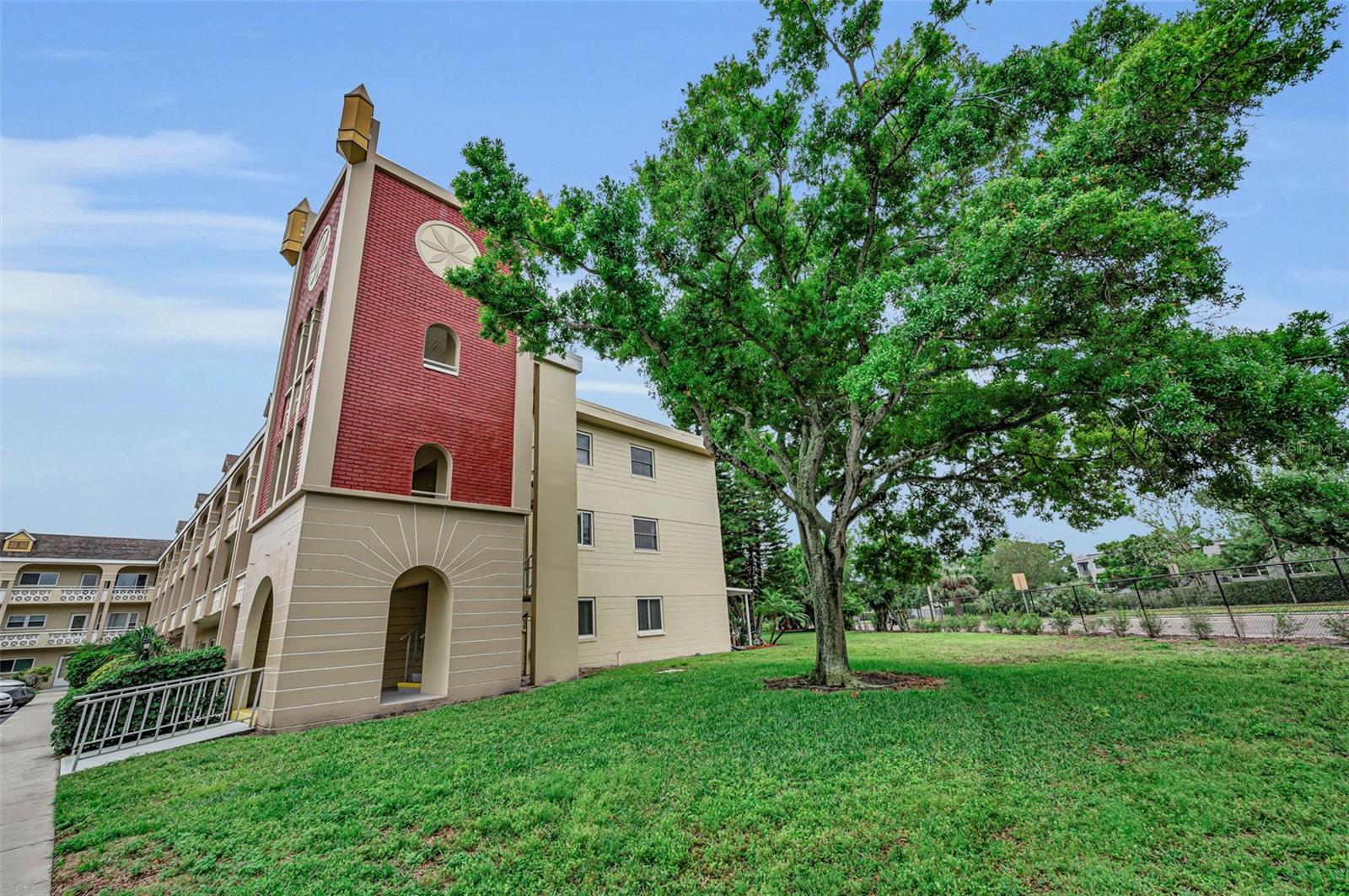 ON TOP OF THE WORLD - Residential