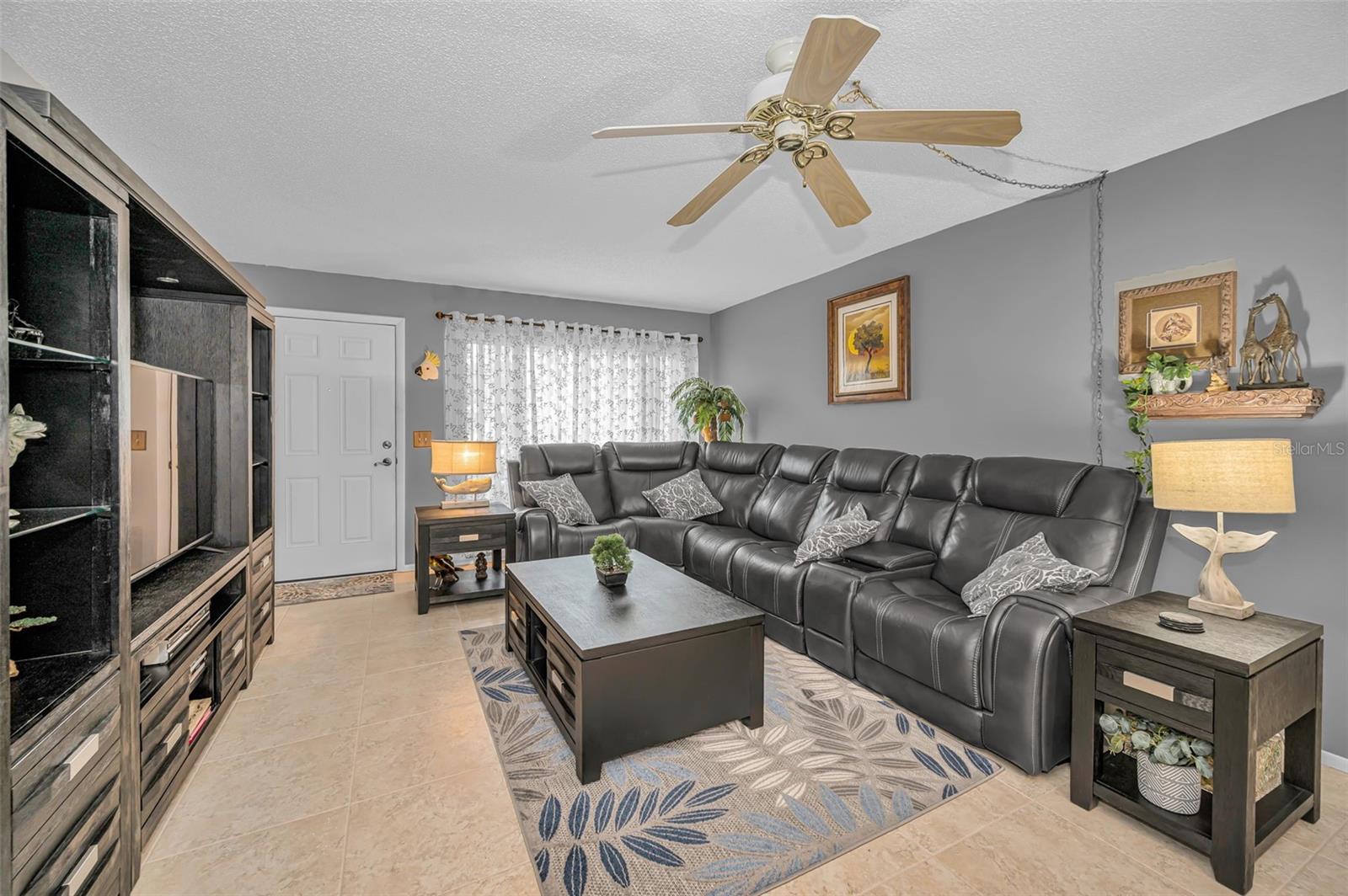 ON TOP OF THE WORLD - Residential