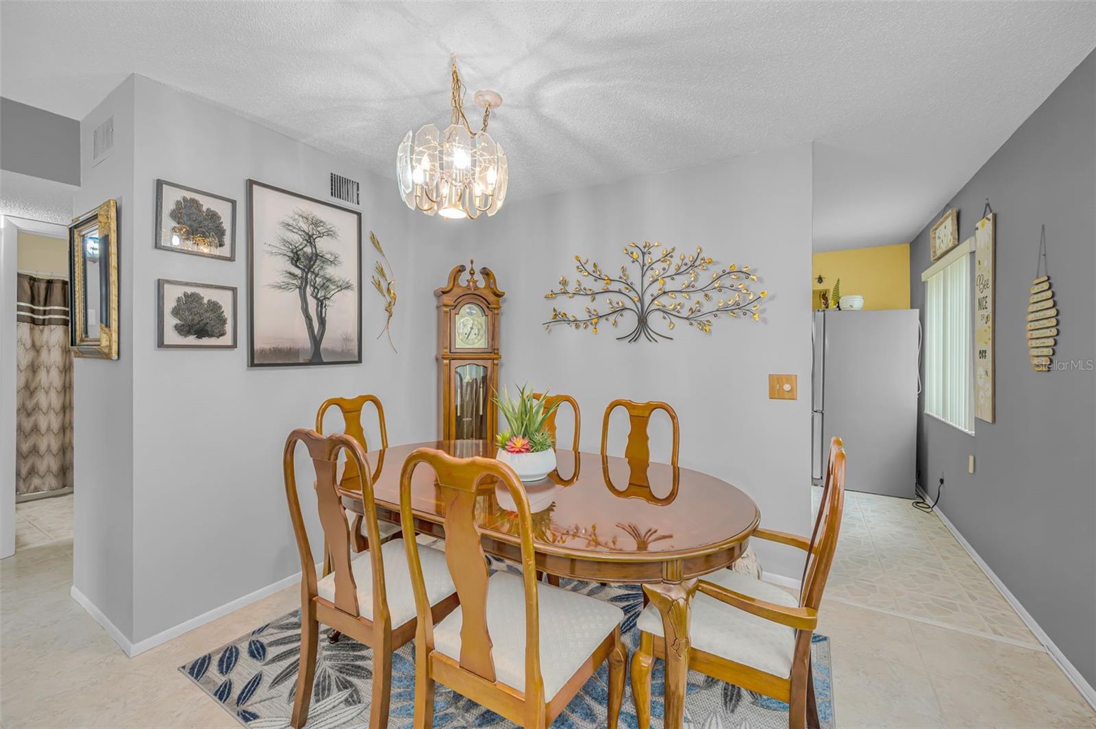 ON TOP OF THE WORLD - Residential